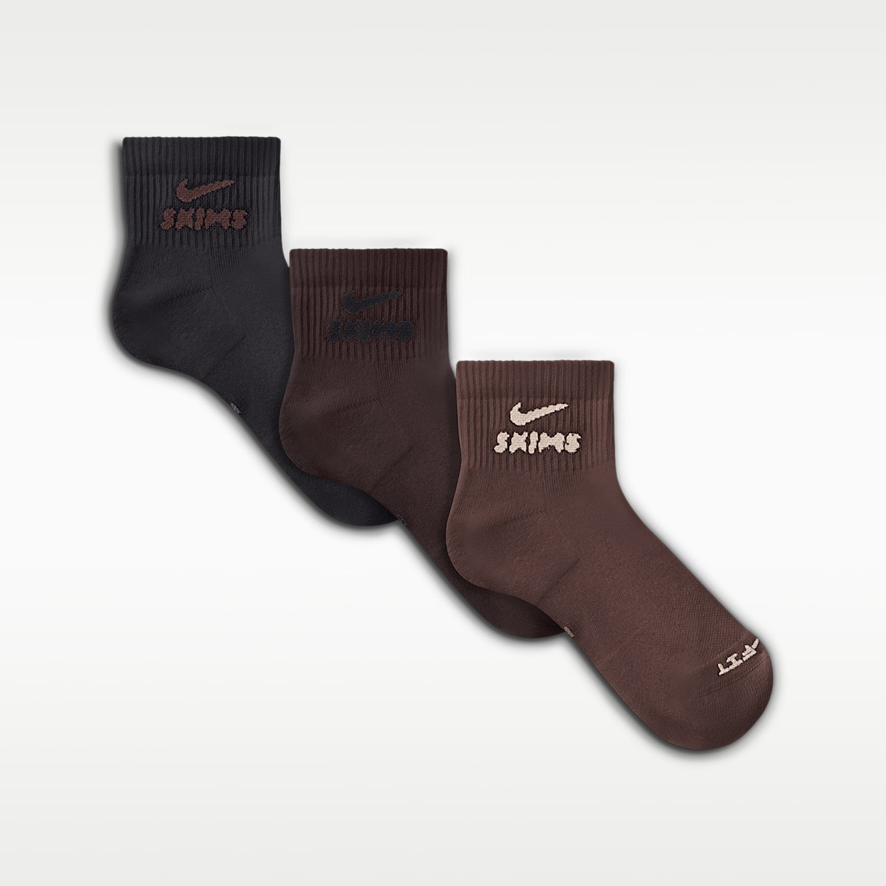NIKE公式】NikeSKIMS ウィメンズ Dri-FIT クォーターソックス (3 足